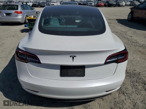 2020 Tesla Model 3 Standard Range Plus z VIN 5YJ3E1EA5LF741093, wystawiony jako Copart lot #52891695 z przebiegiem 59 168 mil mil oraz Szkoda całkowita • Salvage title. Historia ofert i sprzedaży dostępna na DreamBid. Obrazek 6.