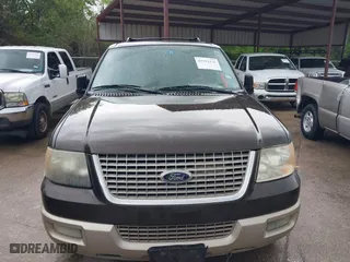 2005 Ford Expedition Eddie Bauer with VIN 1FMFU175X5LA96811, listed as a IAAI auction lot 41942136 with 250,112 mi miles. Bid and sale history available at carsss.com. Image 6.