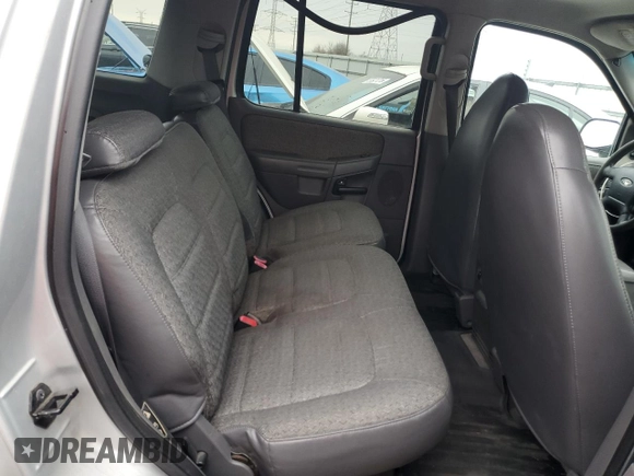 2002 Ford Explorer XLS z VIN 1FMZU62E12UB45918, wystawiony jako Copart lot #50045635 z przebiegiem 240 345 mil mil oraz Szkoda całkowita • Salvage title. Historia ofert i sprzedaży dostępna na DreamBid. Obrazek 11.