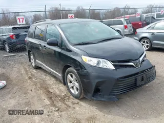 2018 Toyota Sienna LE Auto Access Seat with VIN 5TDKZ3DC8JS929730, listed as a IAAI auction lot 41898547 with 88,043 mi miles. Bid and sale history available at carsss.com. Image 18.