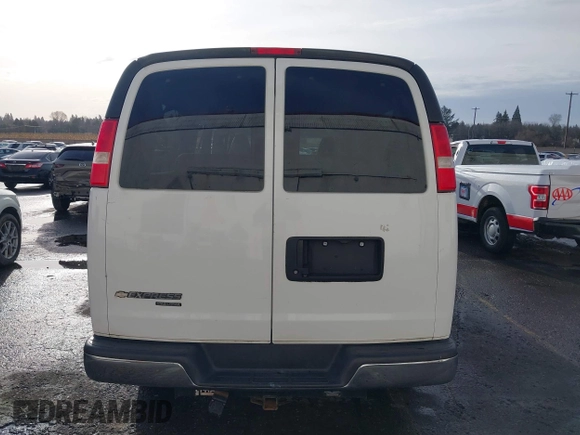2016 Chevrolet Express Passenger LT z VIN 1GAZGPFG6G1319772, wystawiony jako IAAI lot #41079876 z przebiegiem 123 603 mil mil oraz . Historia ofert i sprzedaży dostępna na DreamBid. Obrazek 16.