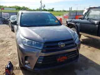 2018 Toyota Highlander SE with VIN 5TDKZRFH4JS548677, listed as a IAAI auction lot 42171321 with 94,205 mi miles and . Bid and sale history available at DreamBid. Image 12.