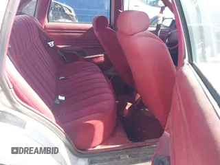 1993 Ford Tempo z VIN 1FAPP36X7PK153107, wystawiony jako IAAI lot #41867198 z przebiegiem 9377 mil mil oraz . Historia ofert i sprzedaży dostępna na DreamBid. Obrazek 8.