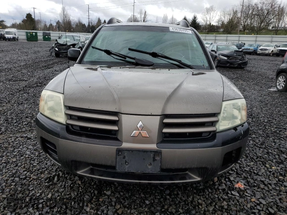 2004 Mitsubishi Endeavor LS with VIN 4A4MN21S74E013411, listed as a Copart auction lot 43638495 with 265,778 mi miles and Salvage Title. Bid and sale history available at carsss.com. Image 5.