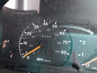 1996 Geo Metro z VIN 2C1MR2290T6780279, wystawiony jako IAAI lot #41792946 z przebiegiem 160 002 mil mil oraz . Historia ofert i sprzedaży dostępna na DreamBid. Obrazek 7.