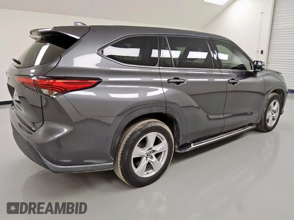 2020 Toyota Highlander LE with VIN 5TDZZRAH1LS019728, listed as a Copart auction lot 58763605 with 111,077 mi miles and Clean title. Bid and sale history available at DreamBid. Image 3.