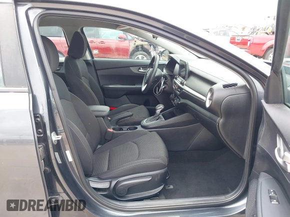 2019 Kia Forte LXS с VIN 3KPF24AD4KE052030, выставлен на аукционе IAAI как лот 42498730 с пробегом 100 875 миль миль и . История ставок и продаж доступна на DreamBid. Изображение 5.