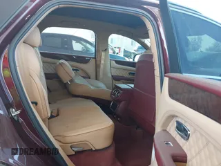 2021 Bentley Bentayga V8 z VIN SJAAM2ZV1MC037602, wystawiony jako IAAI lot #42397866 z przebiegiem Nie podano mil oraz . Historia ofert i sprzedaży dostępna na DreamBid. Obrazek 8.