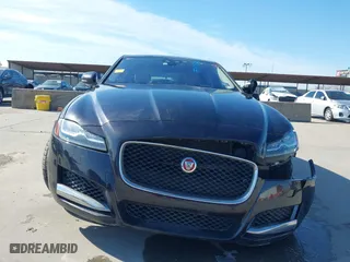 2016 Jaguar XF 35t Prestige with VIN SAJBK4BV2GCY13322, listed as a IAAI auction lot 41383249 with 60,602 mi miles. Bid and sale history available at carsss.com. Image 13.