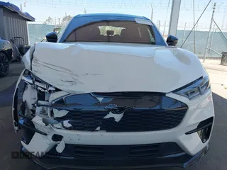 2023 Ford Mustang Mach-E GT z VIN 3FMTK4SEXPMA16880, wystawiony jako IAAI lot #42259039 z przebiegiem 27 524 mil mil oraz . Historia ofert i sprzedaży dostępna na DreamBid. Obrazek 12.