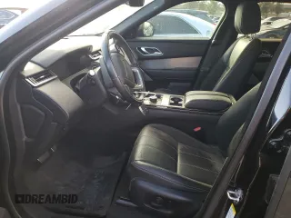 2020 Land Rover Range Rover Velar R-Dynamic S z VIN SALYK2FV6LA255268, wystawiony jako Copart lot #44068565 z przebiegiem 56 923 mil mil oraz Czysty tytuł • Clean title. Historia ofert i sprzedaży dostępna na DreamBid. Obrazek 7.
