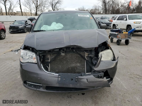 2015 Chrysler Town & Country Touring with VIN 2C4RC1BG3FR554274, listed as a Copart auction lot 84490254 with 145,261 mi miles and Salvage Title. Bid and sale history available at carsss.com. Image 5.