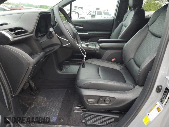 2025 Toyota Sienna XSE z VIN 5TDCSKFC3SS155341, wystawiony jako Copart lot #55633865 z przebiegiem 5 780 mil mil oraz Szkoda całkowita • Salvage title. Historia ofert i sprzedaży dostępna na DreamBid. Obrazek 7.