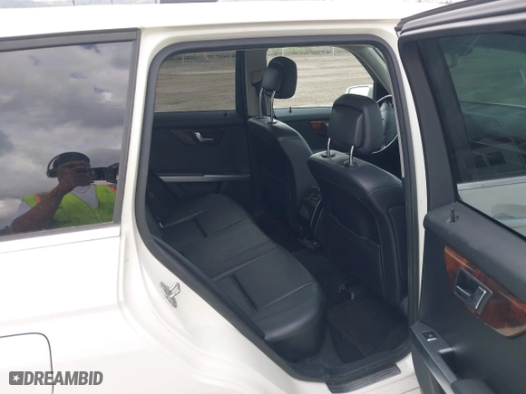 2012 Mercedes-Benz GLK-Class GLK 350 with VIN WDCGG8HB4CF863801, listed as a IAAI auction lot 42000502 with 268,732 mi miles. Bid and sale history available at carsss.com. Image 8.