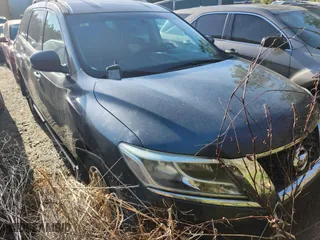 2014 Nissan Pathfinder S with VIN 5N1AR2MN5EC655123, listed as a IAAI auction lot 41897433 with 157,704 mi miles. Bid and sale history available at carsss.com. Image 1.