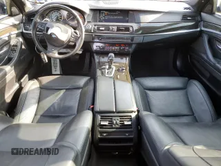 2013 BMW 5 Series 550i xDrive z VIN WBAFU9C59DDY72859, wystawiony jako Copart lot #56211465 z przebiegiem 98 620 mil mil oraz Szkoda całkowita • Salvage title. Historia ofert i sprzedaży dostępna na DreamBid. Obrazek 8.