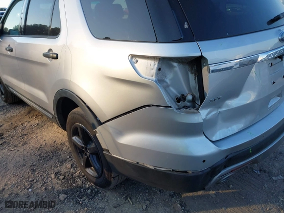 2017 Ford Explorer XLT with VIN 1FM5K8DH3HGB03300, listed as a IAAI auction lot 40978498 with 94,665 mi miles. Bid and sale history available at carsss.com. Image 6.