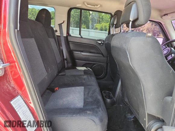 2015 Jeep Patriot Sport z VIN 1C4NJRBB0FD231598, wystawiony jako Copart lot #58962275 z przebiegiem Nie podano mil oraz Szkoda całkowita • Salvage title. Historia ofert i sprzedaży dostępna na DreamBid. Obrazek 10.
