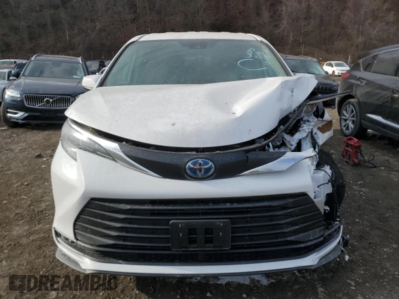 2024 Toyota Sienna LE with VIN 5TDKRKEC3RS209966, listed as a Copart auction lot 88876275 with 8,389 mi miles and Salvage Title. Bid and sale history available at carsss.com. Image 5.