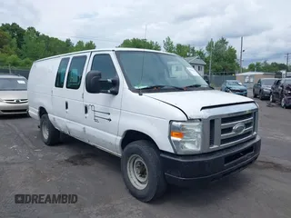 2013 Ford Econoline Cargo Commercial z VIN 1FTSS3EL0DDA70863, wystawiony jako IAAI lot #39840137 z przebiegiem 525 498 mil mil oraz . Historia ofert i sprzedaży dostępna na DreamBid. Obrazek 1.