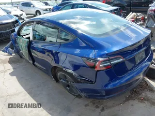 2023 Tesla Model 3 z VIN 5YJ3E1EA8PF403743, wystawiony jako IAAI lot #42076747 z przebiegiem 58 399 mil mil oraz . Historia ofert i sprzedaży dostępna na DreamBid. Obrazek 3.