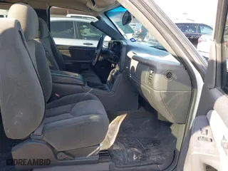 2003 Chevrolet Silverado 1500 LS with VIN 2GCEC19T231309266, listed as a IAAI auction lot 41304199 with 181,761 mi miles. Bid and sale history available at carsss.com. Image 5.