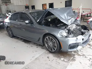 2019 BMW 5 Series 540i z VIN WBAJE5C57KWW12641, wystawiony jako IAAI lot #41543101 z przebiegiem 60 378 mil mil oraz . Historia ofert i sprzedaży dostępna na DreamBid. Obrazek 1.