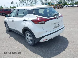 2022 Nissan Kicks S z VIN 3N1CP5BV3NL503498, wystawiony jako IAAI lot #42203907 z przebiegiem 30 139 mil mil oraz . Historia ofert i sprzedaży dostępna na DreamBid. Obrazek 3.