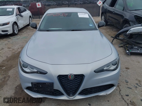 2021 Alfa Romeo Giulia z VIN ZARFAMAN6M7645490, wystawiony jako IAAI lot #42165037 z przebiegiem 57 701 mil mil oraz . Historia ofert i sprzedaży dostępna na DreamBid. Obrazek 12.