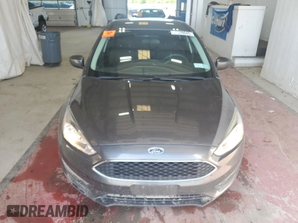 2018 Ford Focus SE z VIN 1FADP3F25JL257815, wystawiony jako Copart lot #61978045 z przebiegiem 62 328 mil mil oraz Szkoda całkowita • Salvage title. Historia ofert i sprzedaży dostępna na DreamBid. Obrazek 5.