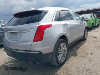 2019 Cadillac XT5 Premium Luxury AWD z VIN 1GYKNFRS0KZ207739, wystawiony jako IAAI lot #42229089 z przebiegiem 99 801 mil mil oraz . Historia ofert i sprzedaży dostępna na DreamBid. Obrazek 4.