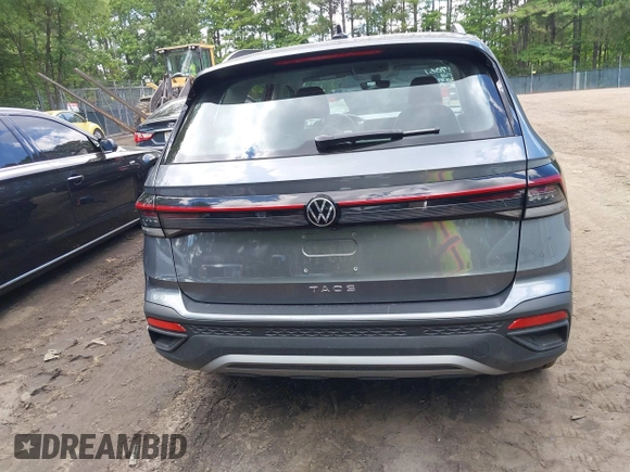 2025 Volkswagen Taos z VIN 3VV5C7B23SM012634, wystawiony jako IAAI lot #42342616 z przebiegiem 4381 mil mil oraz . Historia ofert i sprzedaży dostępna na DreamBid. Obrazek 17.