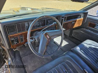 1985 Oldsmobile Toronado Custom Brougham z VIN 1G3EZ57Y7FE330055, wystawiony jako Copart lot #43433285 z przebiegiem 931 486 mil mil oraz Tytuł czysty. Historia ofert i sprzedaży dostępna na DreamBid. Obrazek 9.