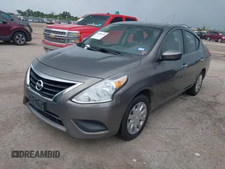 2016 Nissan Versa S Plus z VIN 3N1CN7AP7GL890158, wystawiony jako IAAI lot #42490338 z przebiegiem 180 520 mil mil oraz . Historia ofert i sprzedaży dostępna na DreamBid. Obrazek 2.