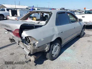 1998 Honda Accord LX z VIN 1HGCG1642WA065770, wystawiony jako IAAI lot #42278962 z przebiegiem 358 127 mil mil oraz . Historia ofert i sprzedaży dostępna na DreamBid. Obrazek 4.