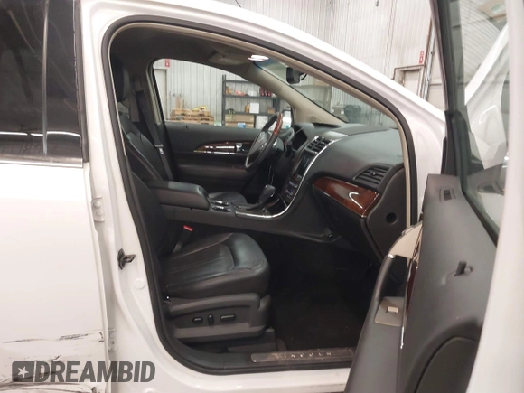 2014 Lincoln MKX z VIN 2LMDJ8JK7EBL18541, wystawiony jako IAAI lot #41684416 z przebiegiem 121 568 mil mil oraz . Historia ofert i sprzedaży dostępna na DreamBid. Obrazek 5.