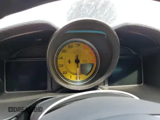 2019 Ferrari Portofino z VIN ZFF89FPA0K0242592, wystawiony jako Copart lot #74249014 z przebiegiem Nie podano mil oraz Nie do naprawy. Historia ofert i sprzedaży dostępna na DreamBid. Obrazek 9.