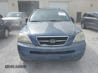 2004 Kia Sorento LX with VIN KNDJC733545221418, listed as a IAAI auction lot 41842215 with 129,177 mi miles. Bid and sale history available at carsss.com. Image 6.