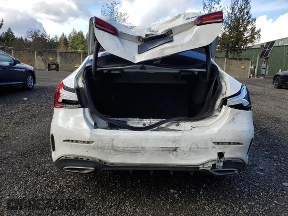 2019 Mercedes-Benz A 220 z VIN WDD3G4FB9KW021914, wystawiony jako Copart lot #49071225 z przebiegiem 61 233 mil mil oraz Szkoda całkowita • Salvage title. Historia ofert i sprzedaży dostępna na DreamBid. Obrazek 6.