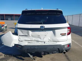 2023 Honda Passport TrailSport z VIN 5FNYF8H68PB007654, wystawiony jako IAAI lot #40816118 z przebiegiem 35 656 mil mil oraz . Historia ofert i sprzedaży dostępna na DreamBid. Obrazek 6.