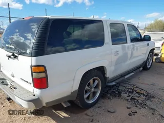 2002 Chevrolet Suburban Z71 with VIN 3GNFK16Z82G296620, listed as a IAAI auction lot 41572570 with 332,095 mi miles. Bid and sale history available at carsss.com. Image 4.