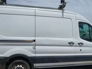 2019 Ford Transit z VIN 1FTYR1CM7KKB27266, wystawiony jako IAAI lot #42290305 z przebiegiem 129 746 mil mil oraz . Historia ofert i sprzedaży dostępna na DreamBid. Obrazek 13.