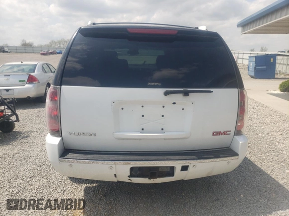 2007 GMC Yukon Denali z VIN 1GKFK63817J345216, wystawiony jako Copart lot #52853275 z przebiegiem 245 524 mil mil oraz Szkoda całkowita • Salvage title. Historia ofert i sprzedaży dostępna na DreamBid. Obrazek 6.