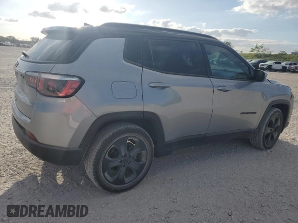 2018 Jeep Compass Altitude z VIN 3C4NJCBB7JT327535, wystawiony jako Copart lot #52670505 z przebiegiem 73 464 mil mil oraz Szkoda całkowita • Salvage title. Historia ofert i sprzedaży dostępna na DreamBid. Obrazek 3.