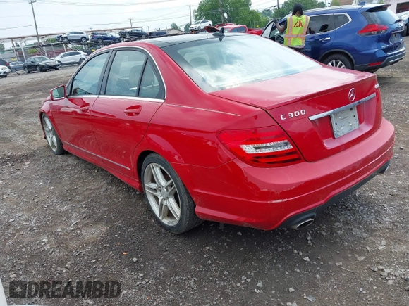 2012 Mercedes-Benz C 300 Sport с VIN WDDGF8BB8CR207493, выставлен на аукционе IAAI как лот 42660200 с пробегом 193 504 миль миль и . История ставок и продаж доступна на DreamBid. Изображение 3.