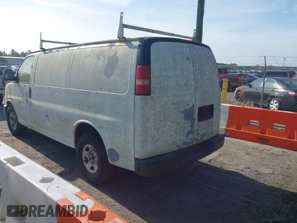 2006 Chevrolet Express Cargo Van with VIN 1GCFG15X261109290, listed as a IAAI auction lot 42088599 with 1 mi miles. Bid and sale history available at carsss.com. Image 3.