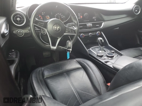 2017 Alfa Romeo Giulia z VIN ZARFAEBN2H7560009, wystawiony jako Copart lot #51689015 z przebiegiem 101 979 mil mil oraz Szkoda całkowita • Salvage title. Historia ofert i sprzedaży dostępna na DreamBid. Obrazek 8.