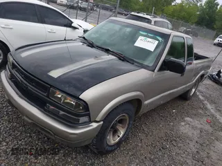 2001 Chevrolet S-10 LS with VIN 1GCCS19551K148520, listed as a IAAI auction lot 42218952 with 199,320 mi miles and . Bid and sale history available at DreamBid. Image 2.