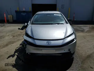 2024 Toyota Prius LE z VIN JTDACAAU2R3031040, wystawiony jako Copart lot #57495285 z przebiegiem 5743 mil mil oraz Szkoda całkowita • Salvage title. Historia ofert i sprzedaży dostępna na DreamBid. Obrazek 5.