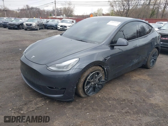 2024 Tesla Model Y Long Range z VIN 7SAYGDEE1RA323921, wystawiony jako IAAI lot #42027195 z przebiegiem 13 774 mil mil oraz . Historia ofert i sprzedaży dostępna na DreamBid. Obrazek 2.